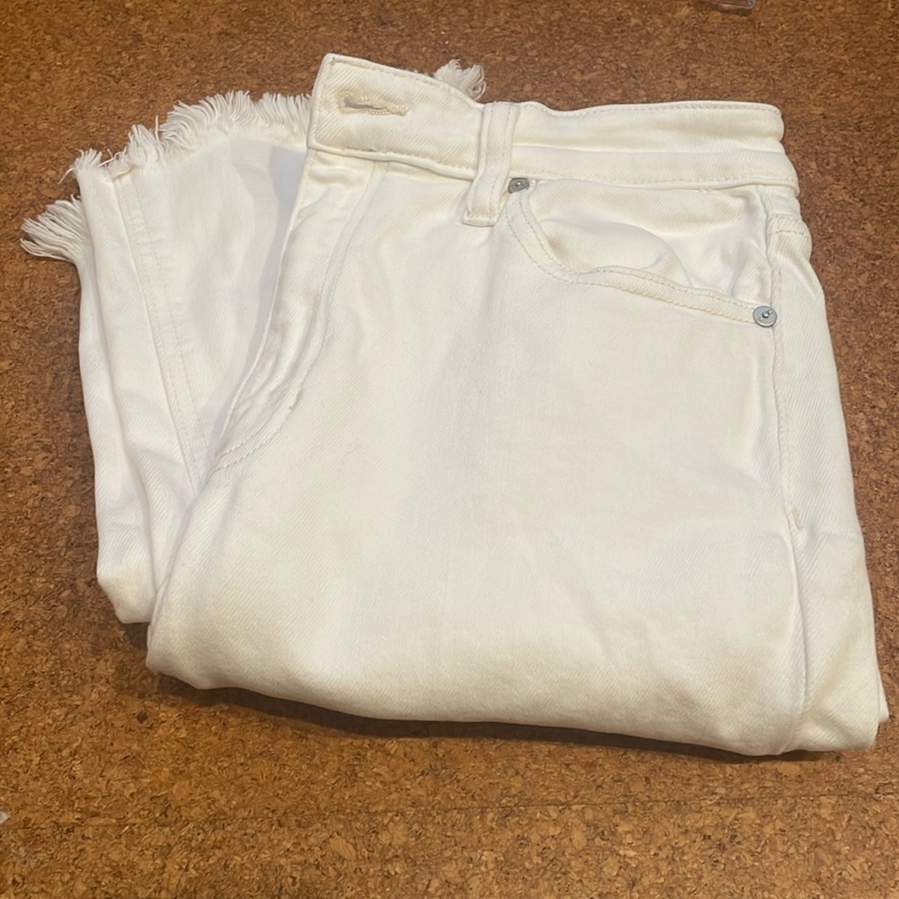 Kancan Straight Leg Boyfriend White Jeans With Frayed Notched Hem, Size 9/28